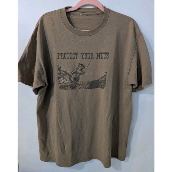 VINTAGE "Protect Your Nuts" Squirrel Graphic T-Shirt Distressed Men's LARGE - Picture 1 of 4